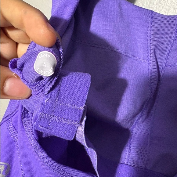 Lululemon 🍋🍇Purple top - Picture 6 of 7